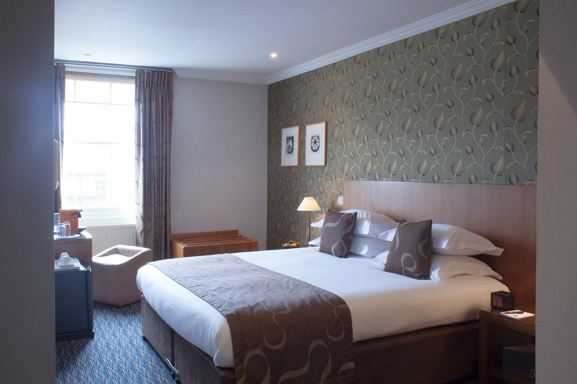 Fifty-Four Boutique Hotel London Exterior photo